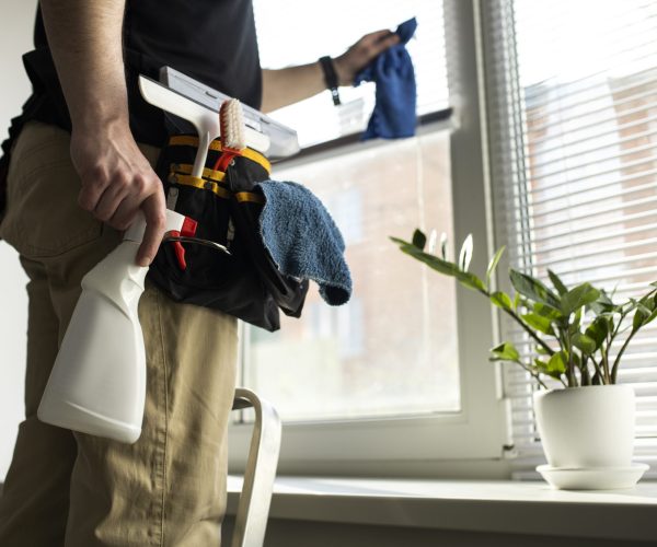 man-doing-professional-home-cleaning-service (2)